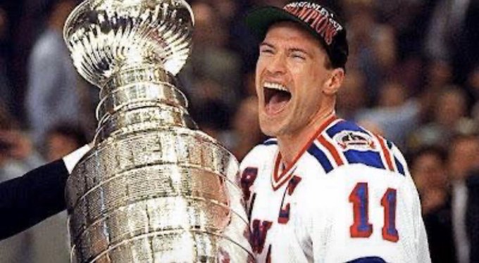 When Mark Messier was adamant about wearing No.11 Canucks jersey despite  team retiring it to honor player who died of brain cancer