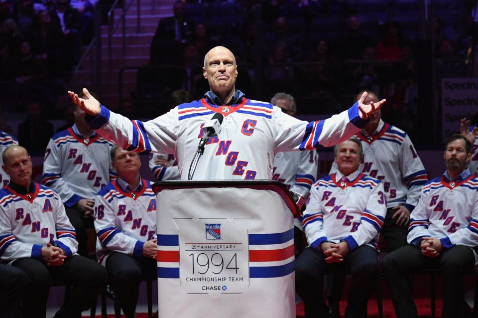 When Mark Messier was adamant about wearing No.11 Canucks jersey despite  team retiring it to honor player who died of brain cancer