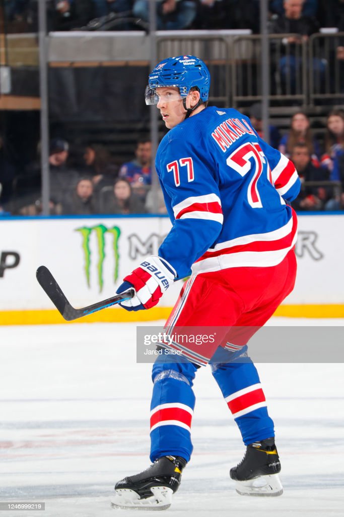 Kevin Weekes makes his New York Rangers debut at Madison Square